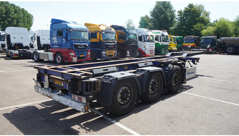 Krone 3 AXLE CONTAINER TRANSPORT TRAILER EXTENDABLE 45 FT - Félpótkocsi cserefelépítményes: 4 kép. Krone 3 AXLE CONTAINER TRANSPORT TRAILER EXTENDABLE 45 FT - Félpótkocsi cserefelépítményes: 4 kép.