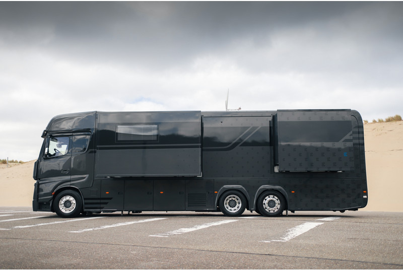 Mercedes-Benz ACTROS 2651 6X2 STX CAMPER POP-OUT MOTORHOME - Lakóautó: 2 kép. Mercedes-Benz ACTROS 2651 6X2 STX CAMPER POP-OUT MOTORHOME - Lakóautó: 2 kép.