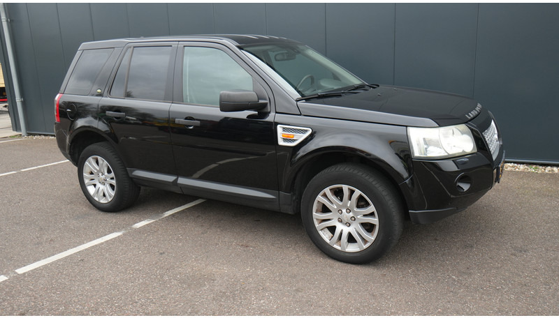 Land Rover Freelander 2.2 TD4 E 4X4 - Minibusz, Kisbusz: 4 kép. Land Rover Freelander 2.2 TD4 E 4X4 - Minibusz, Kisbusz: 4 kép.