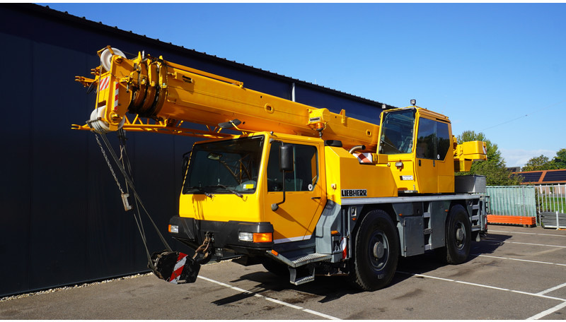 Liebherr LTM 1030-2.1 WITH JIB - Darus autó: 4 kép. Liebherr LTM 1030-2.1 WITH JIB - Darus autó: 4 kép.