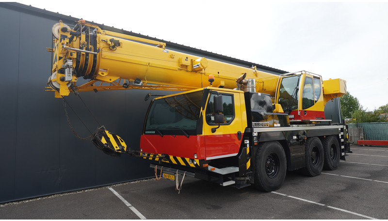 Liebherr LTM 1050-3.1 6X4X6 WITH JIB VARIOBASE - Darus autó: 4 kép. Liebherr LTM 1050-3.1 6X4X6 WITH JIB VARIOBASE - Darus autó: 4 kép.