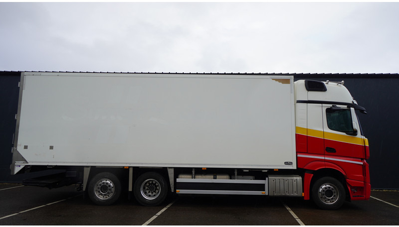 Mercedes-Benz ACTROS 2745 6X2 FRIGO 860.000KM - Hűtős teherautó: 2 kép. Mercedes-Benz ACTROS 2745 6X2 FRIGO 860.000KM - Hűtős teherautó: 2 kép.