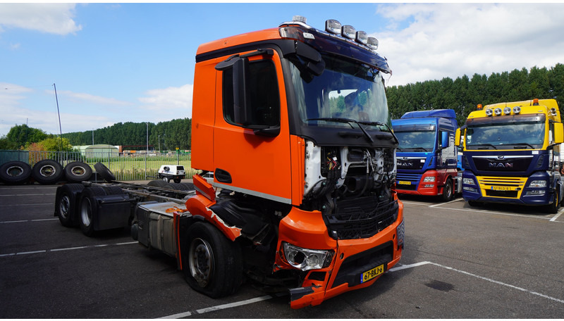 Mercedes-Benz ANTOS 2843 6x2 DAMAGED VEHICLE - Alvaz teherautó: 3 kép. Mercedes-Benz ANTOS 2843 6x2 DAMAGED VEHICLE - Alvaz teherautó: 3 kép.