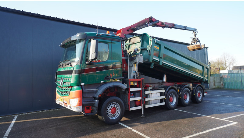Mercedes-Benz AROCS 3542 8X4 2 SIDE TIPPER WITH HMF Z 1943 CRANE 407.000KM - Darus autó: 2 kép. Mercedes-Benz AROCS 3542 8X4 2 SIDE TIPPER WITH HMF Z 1943 CRANE 407.000KM - Darus autó: 2 kép.