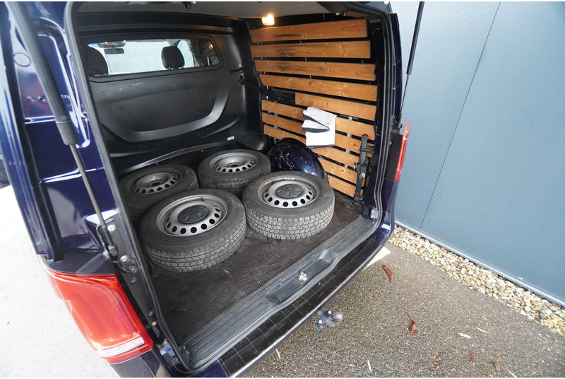 Minibusz, Kisbusz Mercedes-Benz Vito 114CDI: 12 kép. Minibusz, Kisbusz Mercedes-Benz Vito 114CDI: 12 kép.