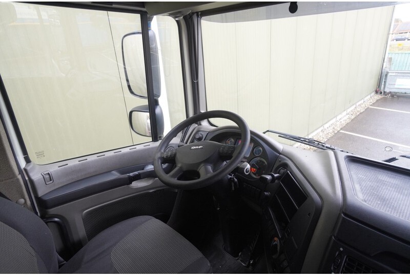 DAF XF 105.460 FT SPACECAB RETARDER PTO - Nyergesvontató: 5 kép. DAF XF 105.460 FT SPACECAB RETARDER PTO - Nyergesvontató: 5 kép.