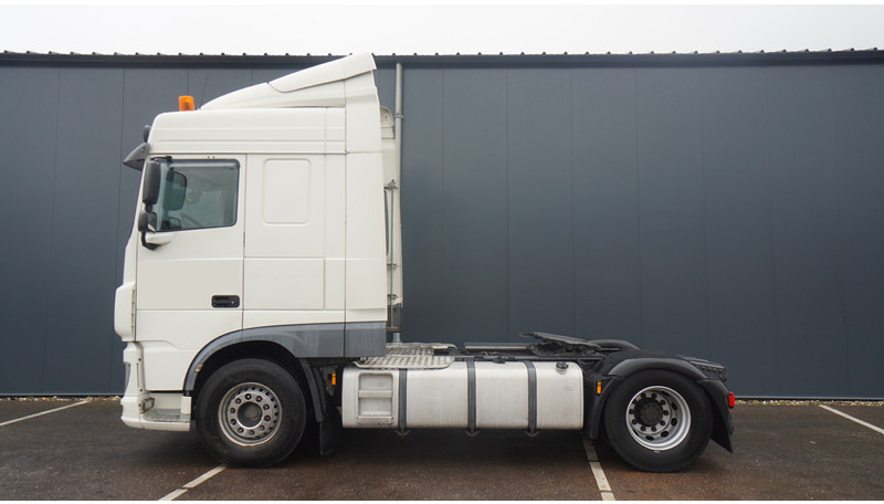 DAF XF 440 EURO 6 SPACECAB - Nyergesvontató: 1 kép. DAF XF 440 EURO 6 SPACECAB - Nyergesvontató: 1 kép.