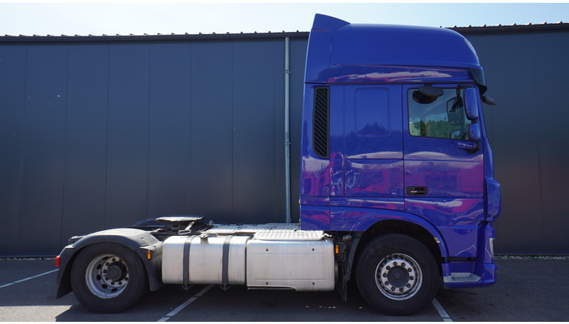 DAF XF 460 EURO 6 SSC 885.000km - Nyergesvontató: 2 kép. DAF XF 460 EURO 6 SSC 885.000km - Nyergesvontató: 2 kép.