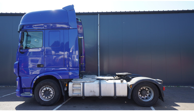 DAF XF 460 EURO 6 SSC 885.000km - Nyergesvontató: 1 kép. DAF XF 460 EURO 6 SSC 885.000km - Nyergesvontató: 1 kép.
