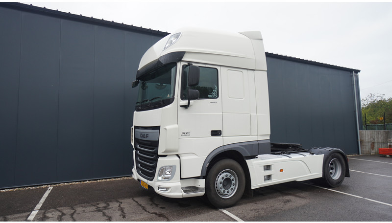 DAF XF 460 EURO 6 SSC - Nyergesvontató: 3 kép. DAF XF 460 EURO 6 SSC - Nyergesvontató: 3 kép.