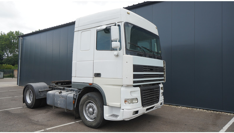 DAF XF 95.380 SC MANUAL GEARBOX - Nyergesvontató: 3 kép. DAF XF 95.380 SC MANUAL GEARBOX - Nyergesvontató: 3 kép.