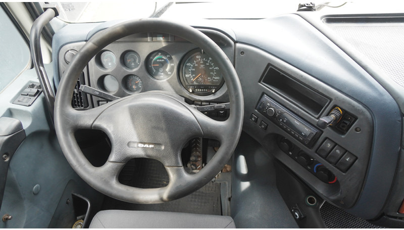 DAF XF 95.380 SC MANUAL GEARBOX - Nyergesvontató: 4 kép. DAF XF 95.380 SC MANUAL GEARBOX - Nyergesvontató: 4 kép.