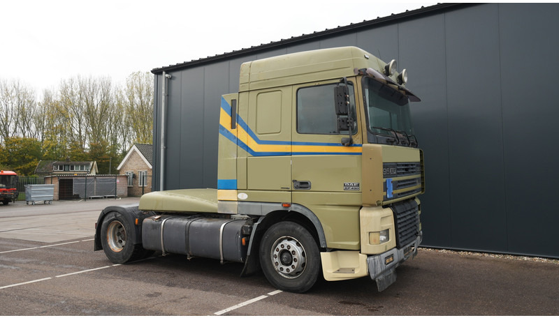 DAF XF 95.430 EURO 3 MANUAL GEARBOX - Nyergesvontató: 4 kép. DAF XF 95.430 EURO 3 MANUAL GEARBOX - Nyergesvontató: 4 kép.
