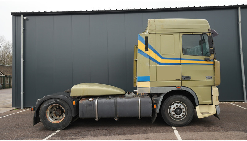 DAF XF 95.430 EURO 3 MANUAL GEARBOX - Nyergesvontató: 2 kép. DAF XF 95.430 EURO 3 MANUAL GEARBOX - Nyergesvontató: 2 kép.