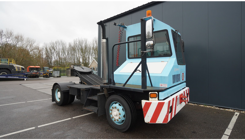 Kalmar ST 122 TERMINAL TRUCK 25 KM - Nyergesvontató: 4 kép. Kalmar ST 122 TERMINAL TRUCK 25 KM - Nyergesvontató: 4 kép.