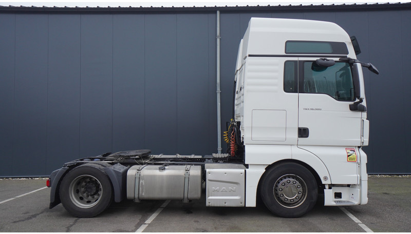 MAN TGX 18.500 XXL MEGA 752.000KM - Nyergesvontató: 2 kép. MAN TGX 18.500 XXL MEGA 752.000KM - Nyergesvontató: 2 kép.