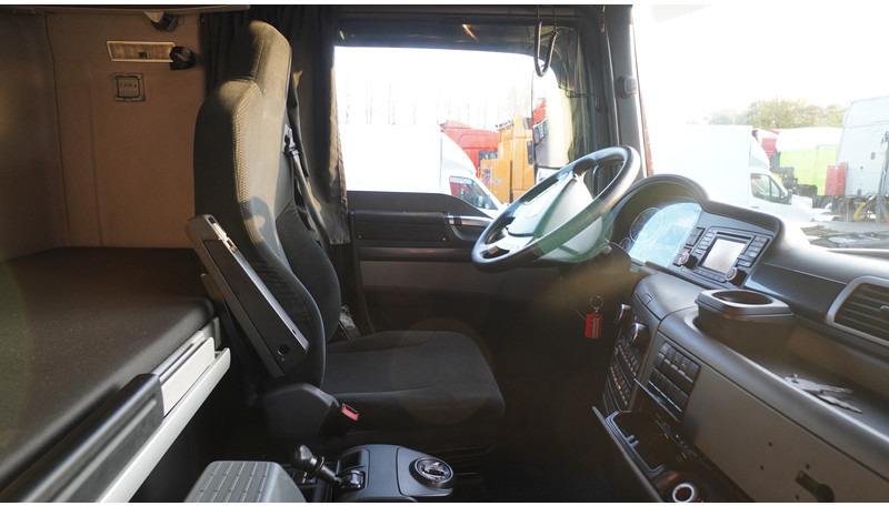 MAN TGX 26.560 6X2 EURO 6 RETARDER - Nyergesvontató: 5 kép. MAN TGX 26.560 6X2 EURO 6 RETARDER - Nyergesvontató: 5 kép.