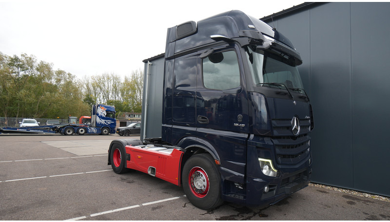 Mercedes-Benz ACTROS 1945 GIGASPACE 713.000KM - Nyergesvontató: 4 kép. Mercedes-Benz ACTROS 1945 GIGASPACE 713.000KM - Nyergesvontató: 4 kép.