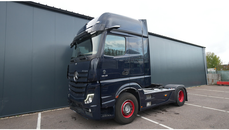 Mercedes-Benz ACTROS 1945 GIGASPACE 728.200KM - Nyergesvontató: 3 kép. Mercedes-Benz ACTROS 1945 GIGASPACE 728.200KM - Nyergesvontató: 3 kép.