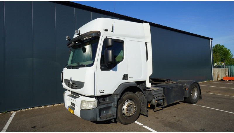 Renault PREMIUM 370 EURO5 685.400KM - Nyergesvontató: 3 kép. Renault PREMIUM 370 EURO5 685.400KM - Nyergesvontató: 3 kép.