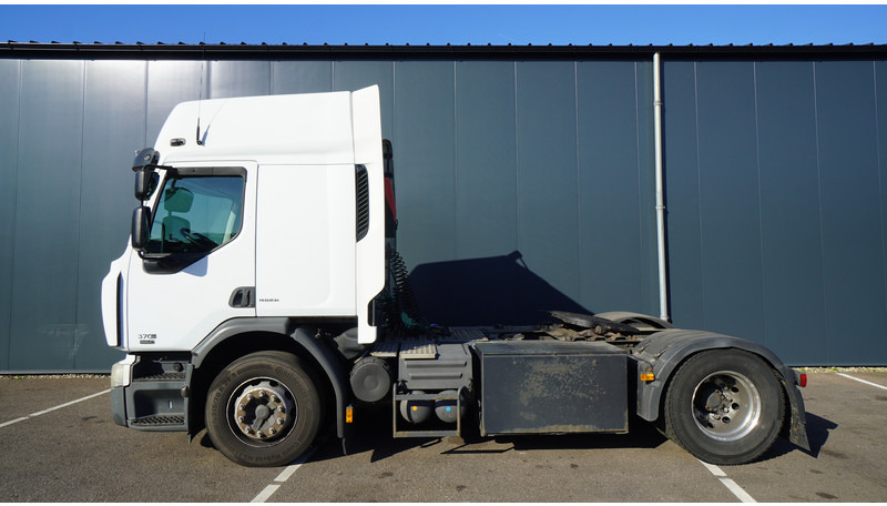 Renault PREMIUM 370 EURO5 685.400KM - Nyergesvontató: 1 kép. Renault PREMIUM 370 EURO5 685.400KM - Nyergesvontató: 1 kép.