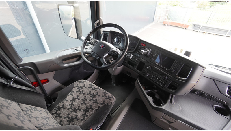 Scania R 410 LNG RETARDER ADR 788.000KM - Nyergesvontató: 5 kép. Scania R 410 LNG RETARDER ADR 788.000KM - Nyergesvontató: 5 kép.