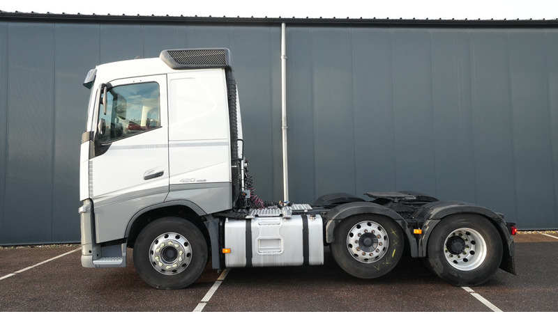Volvo FH 420 6X2 ADR 881.000KM - Nyergesvontató: 1 kép. Volvo FH 420 6X2 ADR 881.000KM - Nyergesvontató: 1 kép.