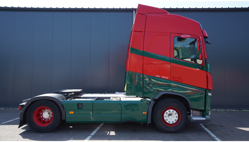 Volvo FH 460 EURO 6 GLOBETROTTER - Nyergesvontató: 2 kép. Volvo FH 460 EURO 6 GLOBETROTTER - Nyergesvontató: 2 kép.