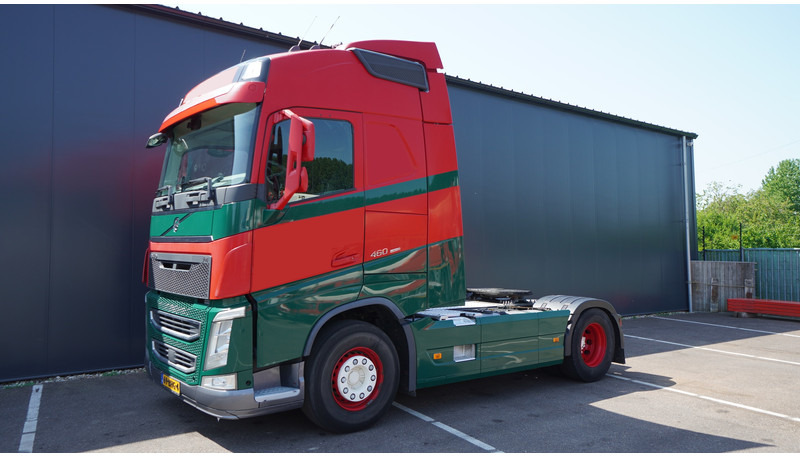 Volvo FH 460 EURO 6 GLOBETROTTER - Nyergesvontató: 3 kép. Volvo FH 460 EURO 6 GLOBETROTTER - Nyergesvontató: 3 kép.