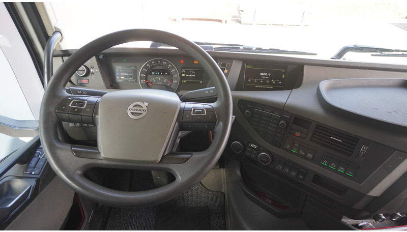 Volvo FH 460 EURO 6 GLOBETROTTER - Nyergesvontató: 5 kép. Volvo FH 460 EURO 6 GLOBETROTTER - Nyergesvontató: 5 kép.