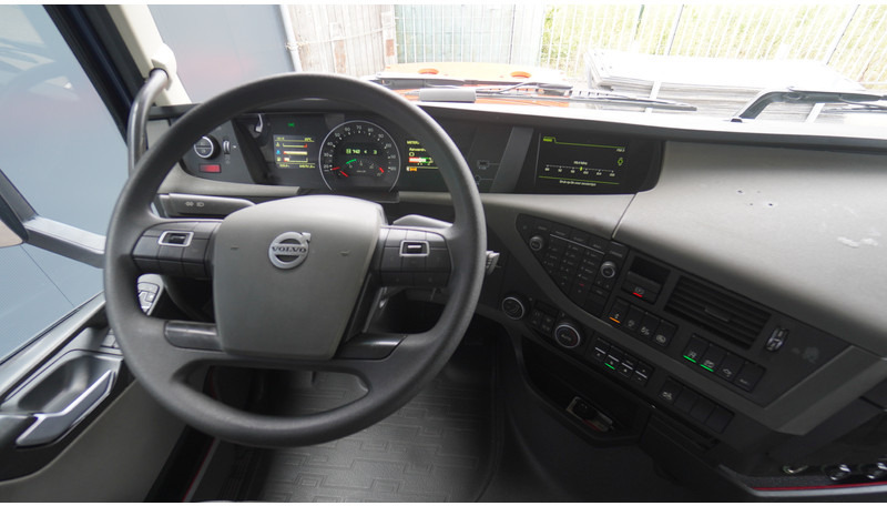Volvo FH 460 GLOBETROTTER EURO 6 629.000KM - Nyergesvontató: 5 kép. Volvo FH 460 GLOBETROTTER EURO 6 629.000KM - Nyergesvontató: 5 kép.