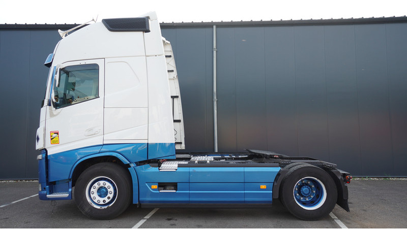 Volvo FH 460 GLOBETROTTER EURO 6 - Nyergesvontató: 1 kép. Volvo FH 460 GLOBETROTTER EURO 6 - Nyergesvontató: 1 kép.