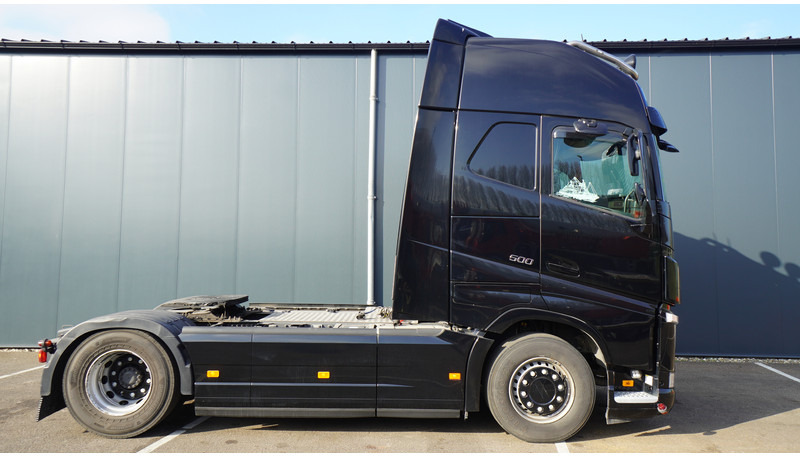 Volvo FH 500 GLOBETROTTER XL 851.000KM - Nyergesvontató: 2 kép. Volvo FH 500 GLOBETROTTER XL 851.000KM - Nyergesvontató: 2 kép.