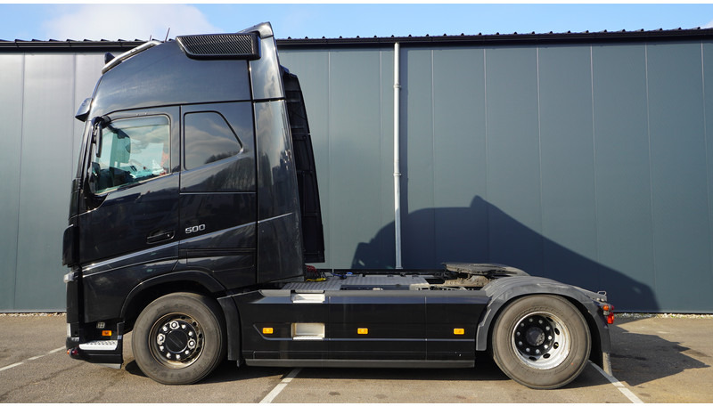 Volvo FH 500 GLOBETROTTER XL 851.000KM - Nyergesvontató: 1 kép. Volvo FH 500 GLOBETROTTER XL 851.000KM - Nyergesvontató: 1 kép.