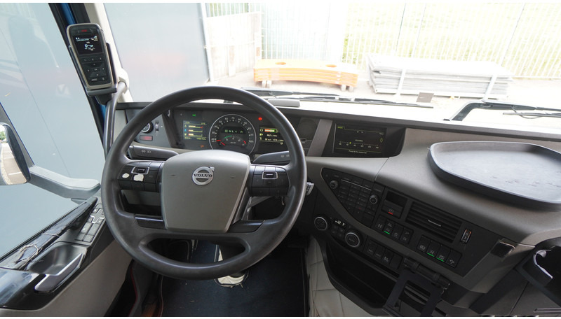 Volvo FH 540 6X4 EURO 6 GLOBETROTTER - Nyergesvontató: 5 kép. Volvo FH 540 6X4 EURO 6 GLOBETROTTER - Nyergesvontató: 5 kép.