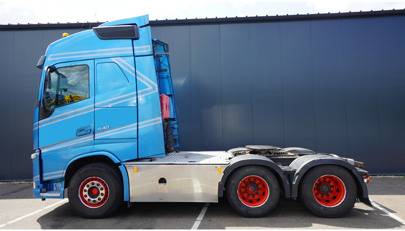 Volvo FH 540 6X4 EURO 6 GLOBETROTTER - Nyergesvontató: 1 kép. Volvo FH 540 6X4 EURO 6 GLOBETROTTER - Nyergesvontató: 1 kép.