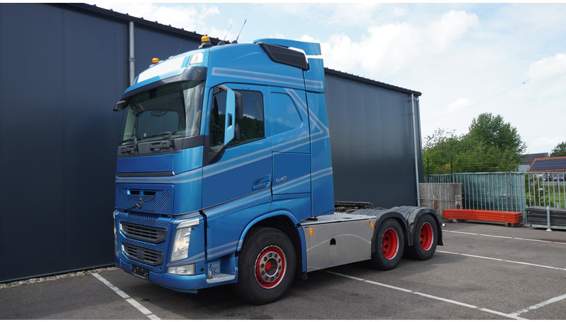 Volvo FH 540 6X4 EURO 6 GLOBETROTTER - Nyergesvontató: 3 kép. Volvo FH 540 6X4 EURO 6 GLOBETROTTER - Nyergesvontató: 3 kép.