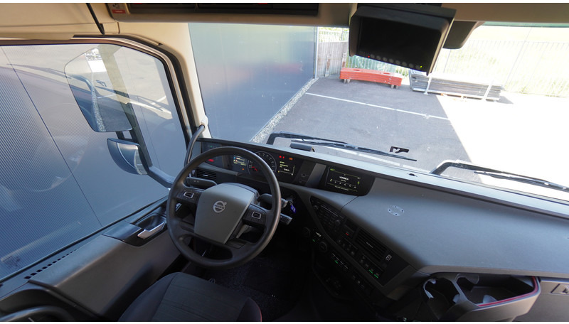 Volvo FH420 6X2 ADR EURO 6 - Nyergesvontató: 5 kép. Volvo FH420 6X2 ADR EURO 6 - Nyergesvontató: 5 kép.