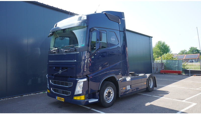 Volvo FH460 EURO 6 GLOBETROTTER 833.000KM - Nyergesvontató: 3 kép. Volvo FH460 EURO 6 GLOBETROTTER 833.000KM - Nyergesvontató: 3 kép.