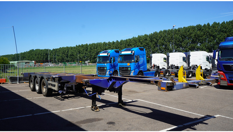 Pacton 3 AXLE CONTAINER TRANSPORT TRAILER EXTENDABLE 45 FT - Félpótkocsi cserefelépítményes: 3 kép. Pacton 3 AXLE CONTAINER TRANSPORT TRAILER EXTENDABLE 45 FT - Félpótkocsi cserefelépítményes: 3 kép.