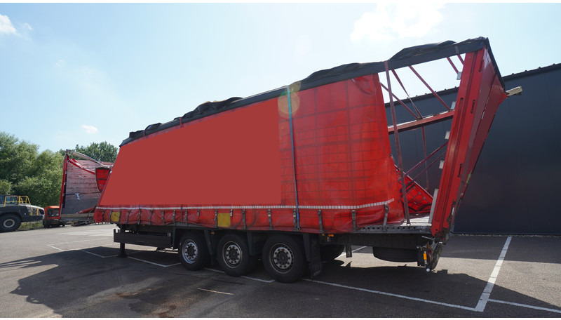 Schmitz Cargobull 3 AXLE CURTAINSIDE TRAILER DAMAGED - Ponyvás félpótkocsi: 4 kép. Schmitz Cargobull 3 AXLE CURTAINSIDE TRAILER DAMAGED - Ponyvás félpótkocsi: 4 kép.
