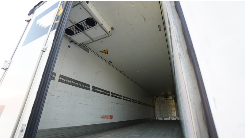 Schmitz Cargobull 3 AXLE FRIGO TRAILER THERMO KING SLX-SPECTRUM R-425A - Félpótkocsi hűtős: 4 kép. Schmitz Cargobull 3 AXLE FRIGO TRAILER THERMO KING SLX-SPECTRUM R-425A - Félpótkocsi hűtős: 4 kép.
