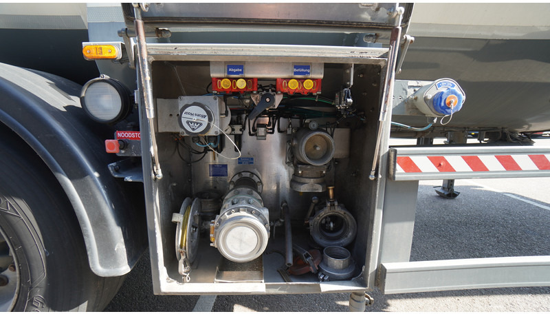 Schrader 3 AXLE ADR CHEMIE TANK TRAILER 40.000LTR - Tartályos félpótkocsi: 5 kép. Schrader 3 AXLE ADR CHEMIE TANK TRAILER 40.000LTR - Tartályos félpótkocsi: 5 kép.