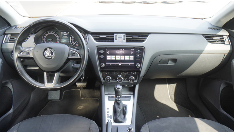 Škoda Octavia COMBI 1.6TDI DSG 85KW GREENTECH AMBITION BUSINESS - Minibusz, Kisbusz: 5 kép. Škoda Octavia COMBI 1.6TDI DSG 85KW GREENTECH AMBITION BUSINESS - Minibusz, Kisbusz: 5 kép.