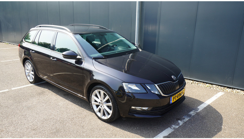 Škoda Octavia COMBI 1.6TDI DSG 85KW GREENTECH AMBITION BUSINESS - Minibusz, Kisbusz: 4 kép. Škoda Octavia COMBI 1.6TDI DSG 85KW GREENTECH AMBITION BUSINESS - Minibusz, Kisbusz: 4 kép.