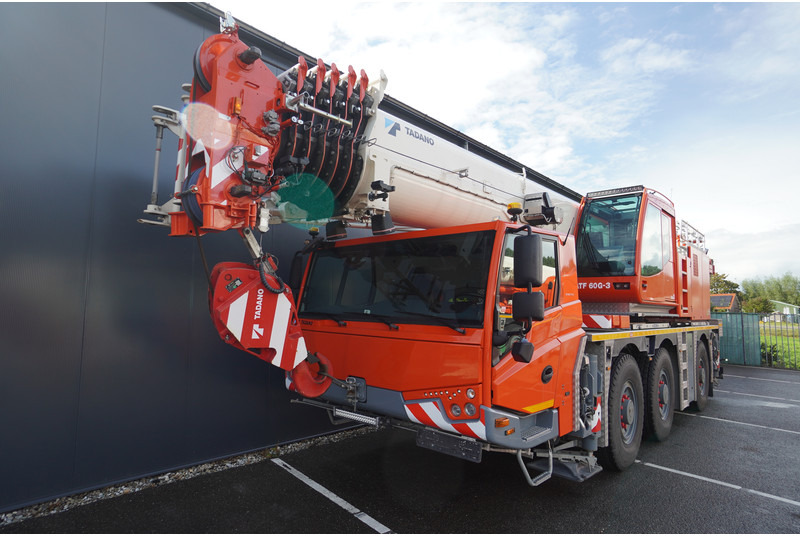 Tadano-Faun ATF60G-3 6X6X6 WITH JIB - Darus autó: 2 kép. Tadano-Faun ATF60G-3 6X6X6 WITH JIB - Darus autó: 2 kép.