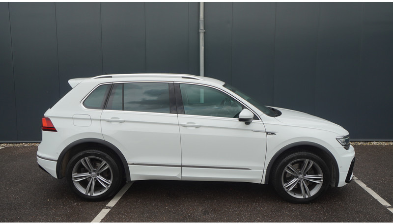 Volkswagen Tiguan 2.0 TDI R LINE 4MOTION - Minibusz, Kisbusz: 2 kép. Volkswagen Tiguan 2.0 TDI R LINE 4MOTION - Minibusz, Kisbusz: 2 kép.