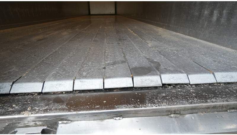 Kraker 3 AXLE WALKING FLOOR TRAILER - Félpótkocsi öönkihordós: 5 kép. Kraker 3 AXLE WALKING FLOOR TRAILER - Félpótkocsi öönkihordós: 5 kép.
