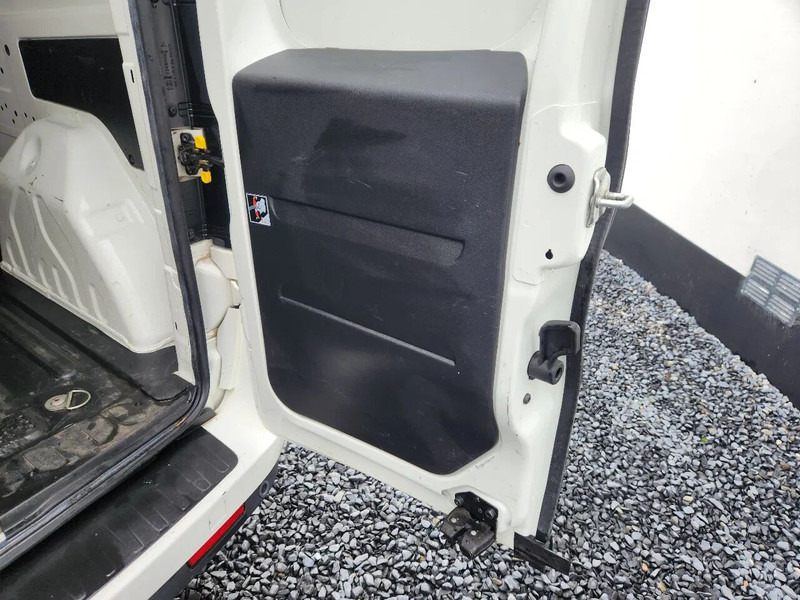 Kis furgon Fiat Doblò Maxi, 2017, 135000km, Airco, L2H1, Parkingsens: 6 kép. Kis furgon Fiat Doblò Maxi, 2017, 135000km, Airco, L2H1, Parkingsens: 6 kép.