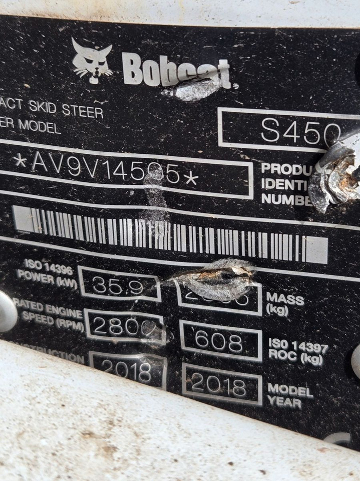Bobcat S450 - Gumikerekes homlokrakodó: 2 kép. Bobcat S450 - Gumikerekes homlokrakodó: 2 kép.